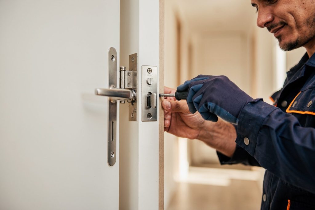 Türenmontage – Sicherheit und Design aus einer Hand – Dorsch Handwerker-Dienstleistungen